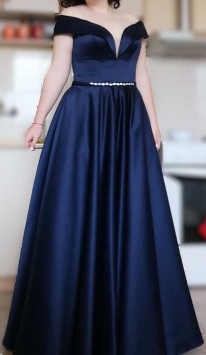 Дълга бална рокля в кралско синьо