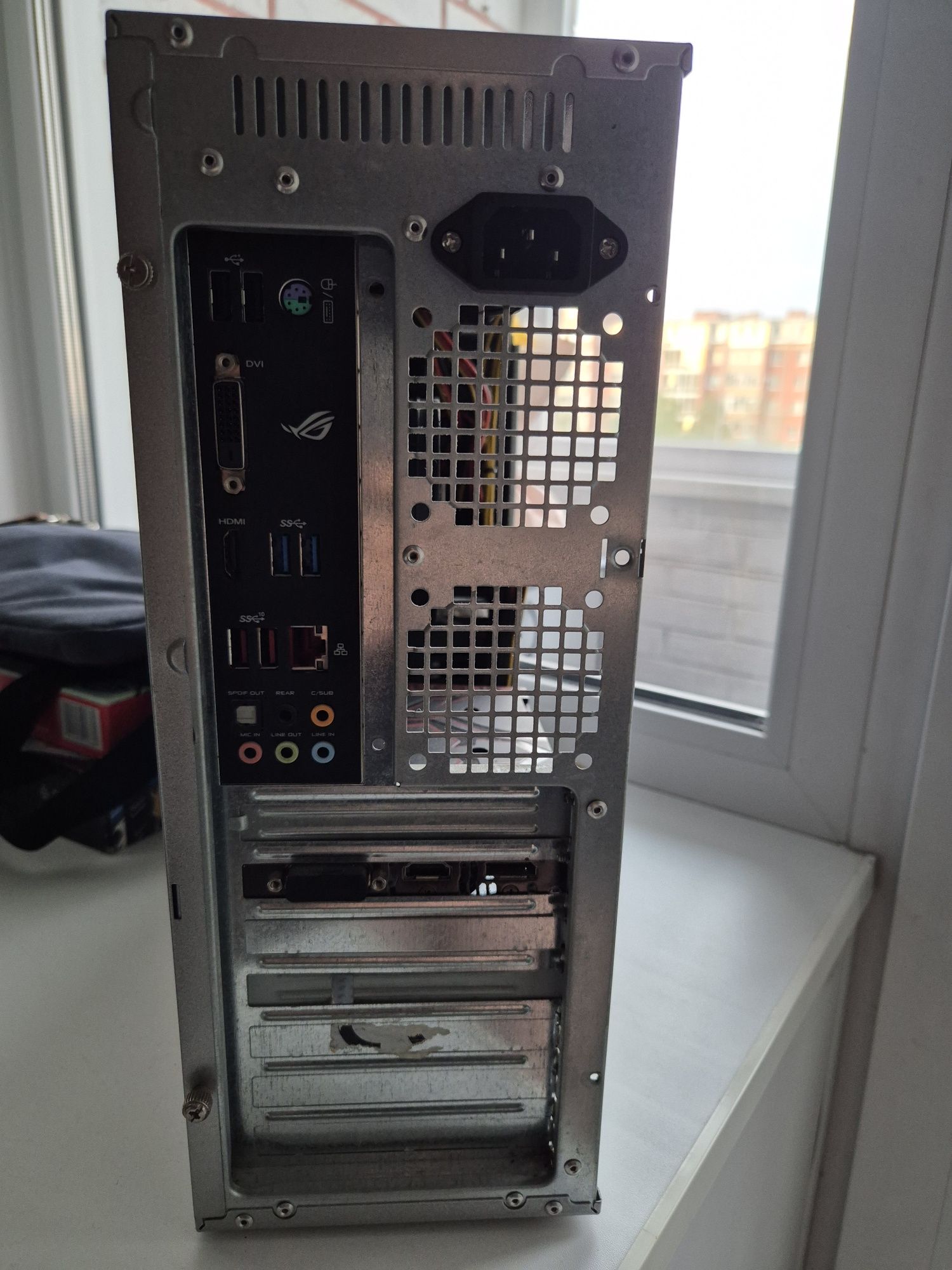 Продам компьютер + монитор Philips 223V (матовый экран)