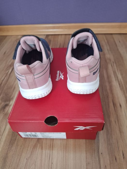 Маратонки за момиче