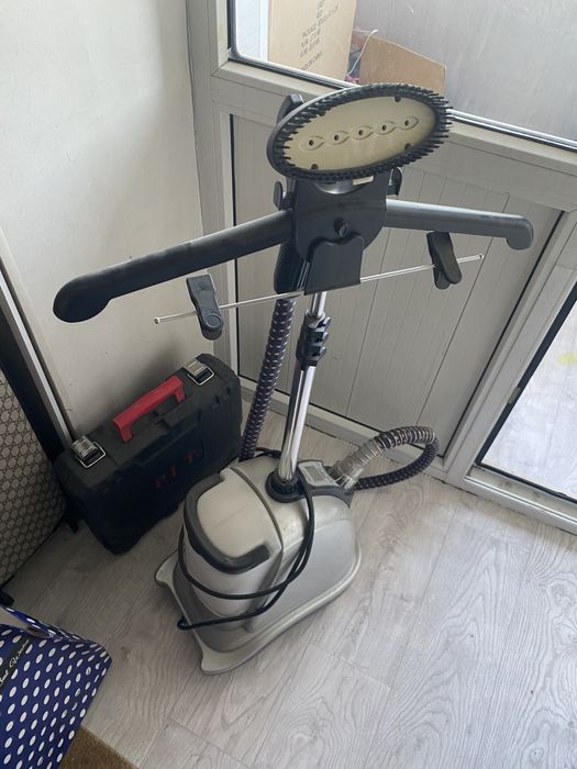 Утюг по вертикальному отпариванию вещей