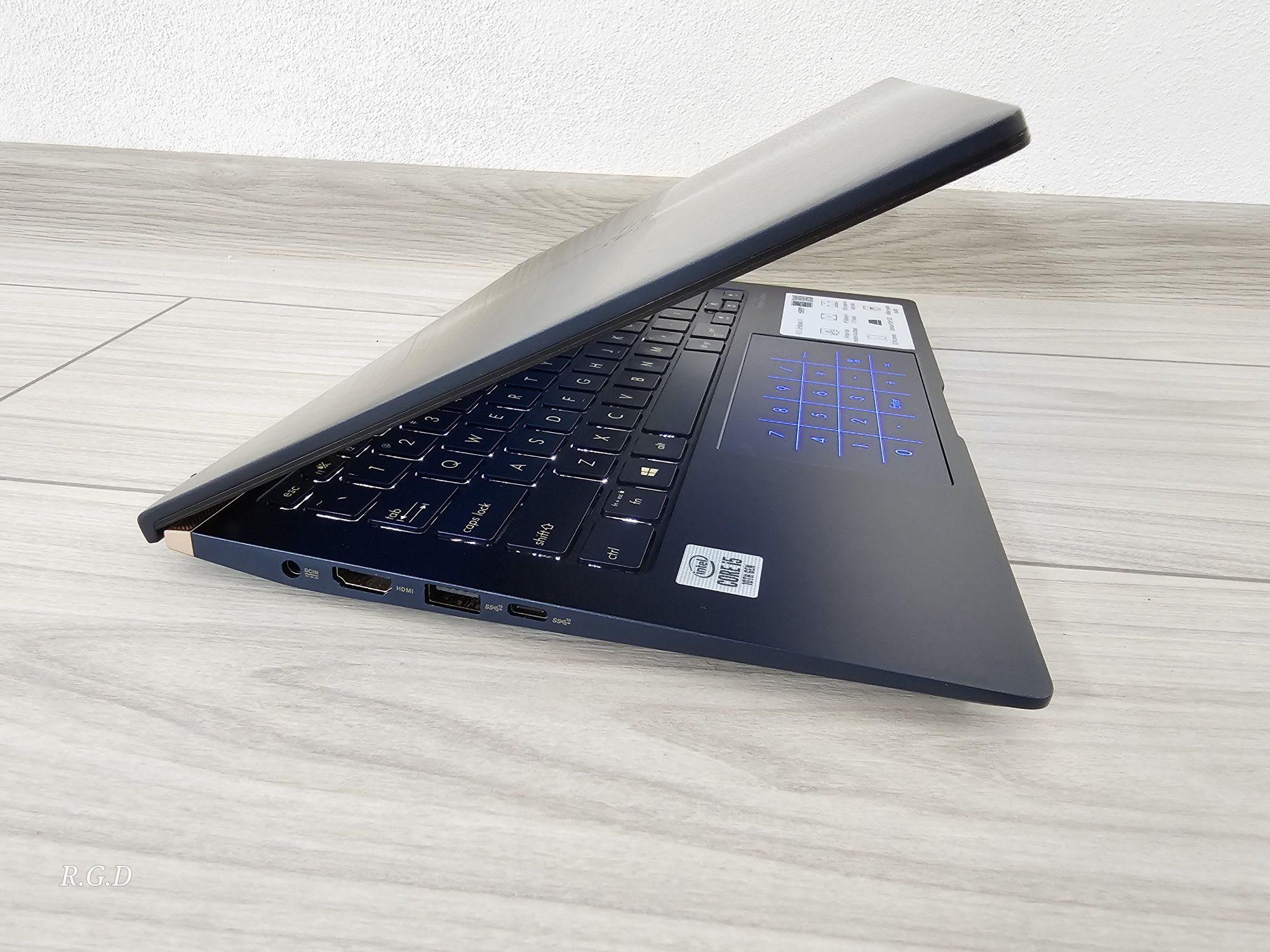 Asus Zenbook 14, Touch screen, a 10-a gen.