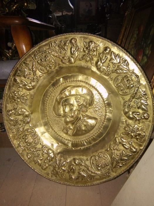 Superb basorelief aplica de perete in stil Victorian din alama masiva