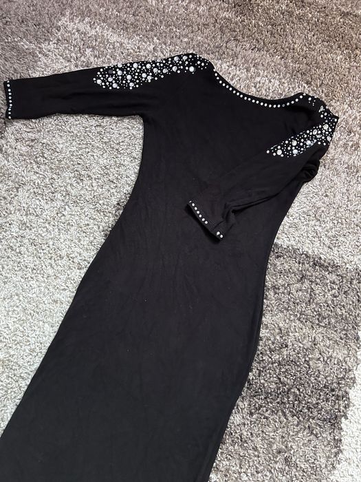 Рокля от трико с камъни