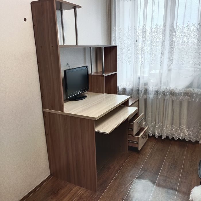 Стол компьютерный