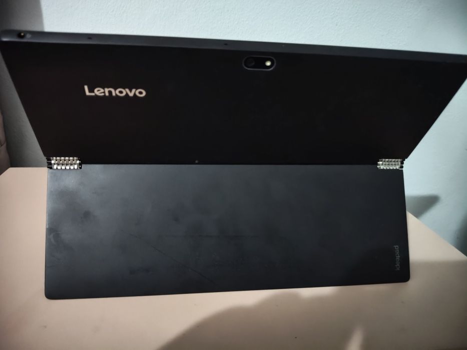 TABLETA -Laptop Lenovo MIIX 700 cu procesor Intel® Core™ m5-6Y54 1.10G