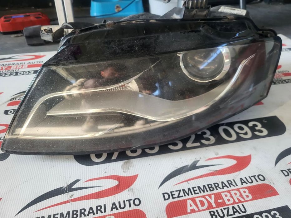 Far/ Faruri Audi A4 B8 Stanga-Dreapta  2010 XENON-LED