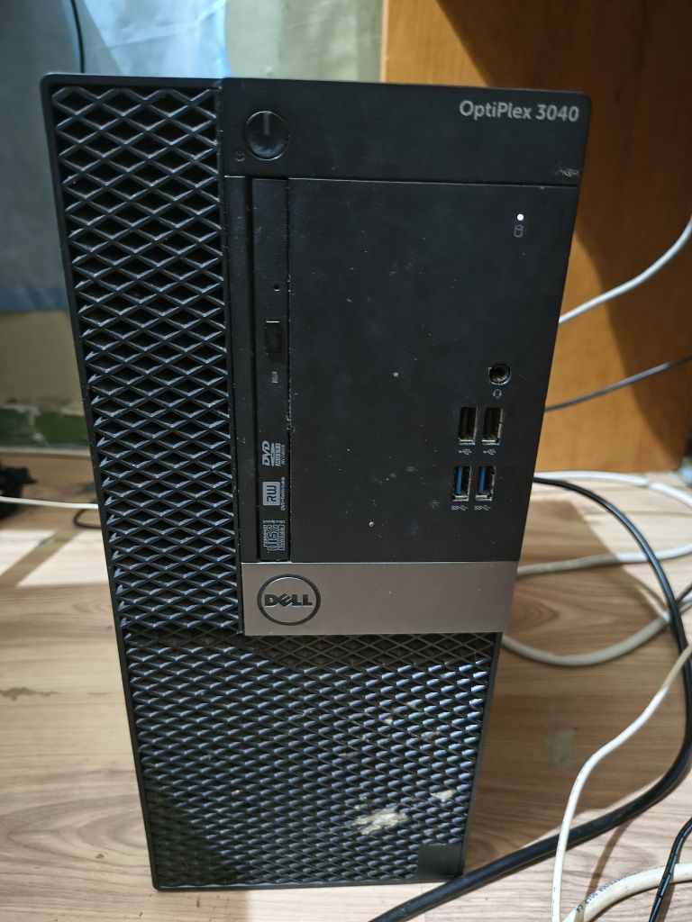 Компютър DELL OPTIPLEX 3040*Продава се спешно*