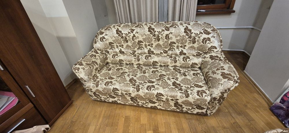 Два дивана и кресло