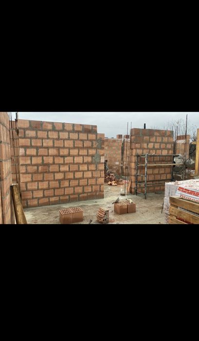 Construim case la rosu / gri .Amenajari interioare exterioare.