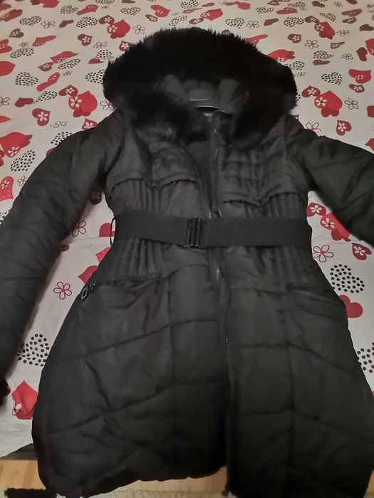 Geaca groasă neagră