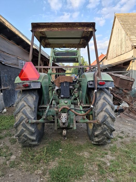 Tractor John deere cu încărcător frontal