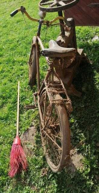 Bicicleta veche de vanzare