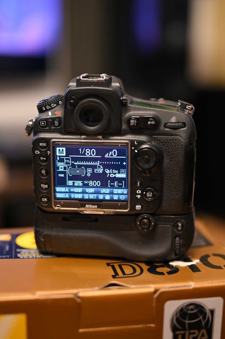 Nikon D810 Body la cutie, complet, impecabil + grip MB-D12 NOU