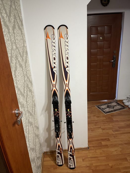 Schiuri 175 cm atomic  skiuri