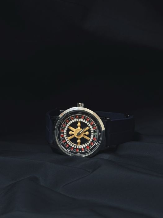 синий часы Casino