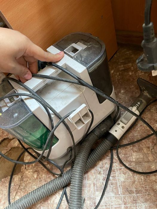 Моющий пылесос универсальный