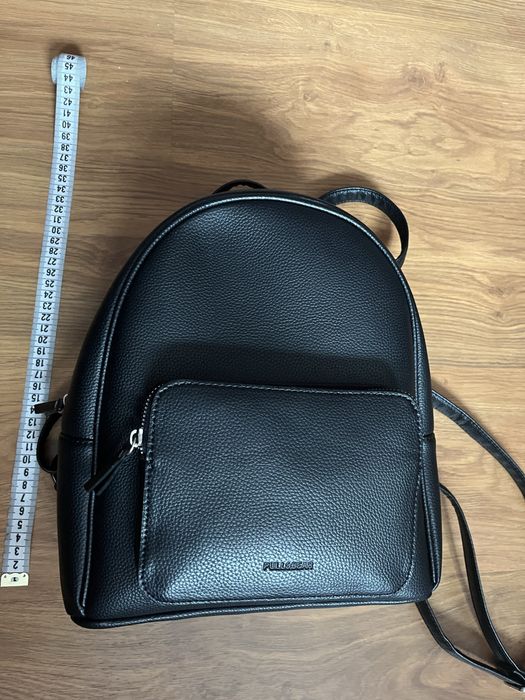 Продавам дамска кожена раница Pull&Bear