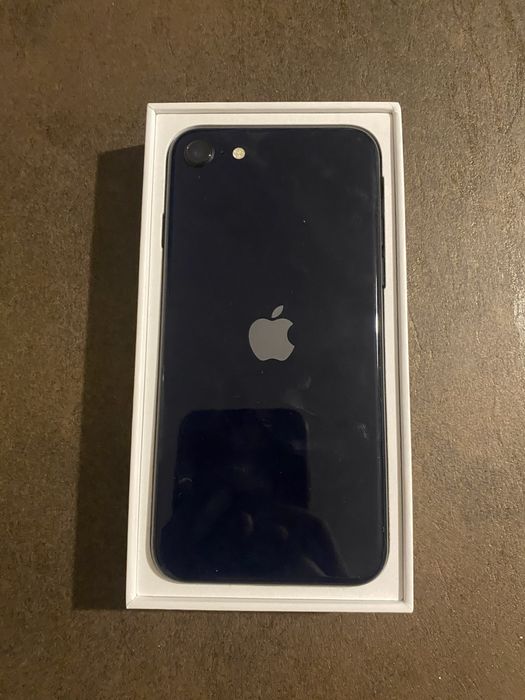 Iphone SE 2022 чисто нов