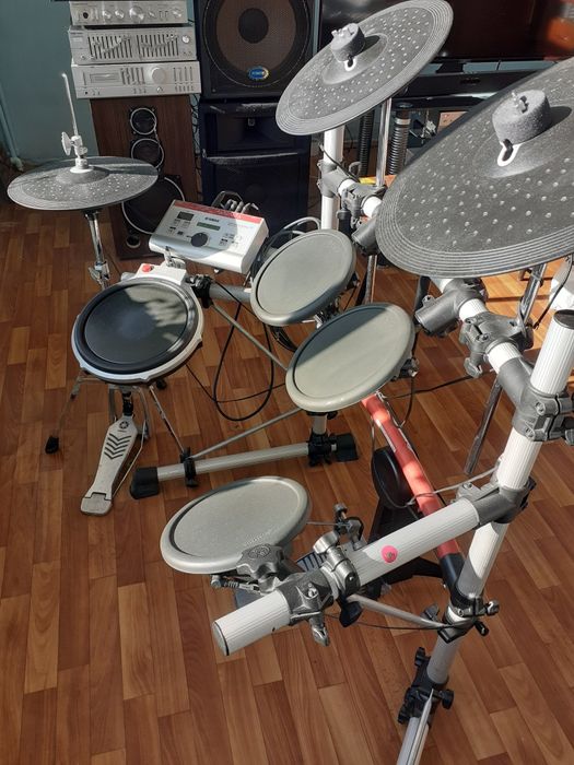 Электронная барабанная установка Yamaha