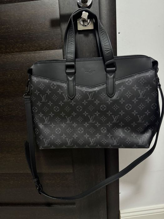 Geantă Louis Vuitton