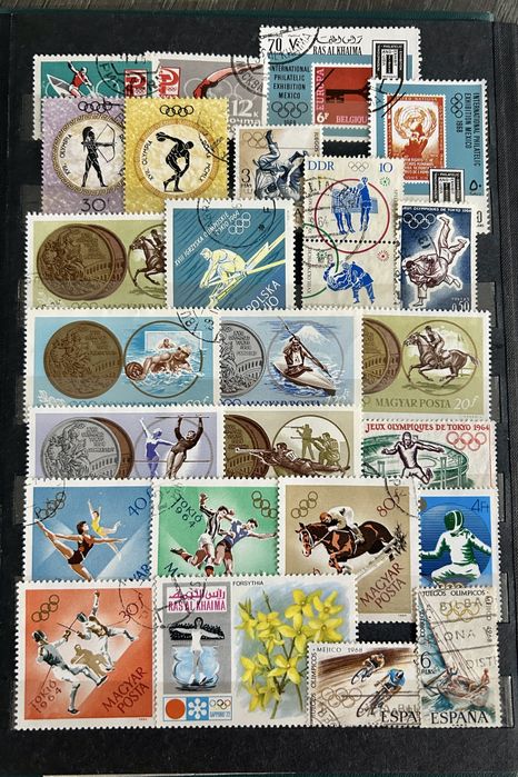 JG111. Класьор с 640 пощенски марки на тема  “ Спорт “