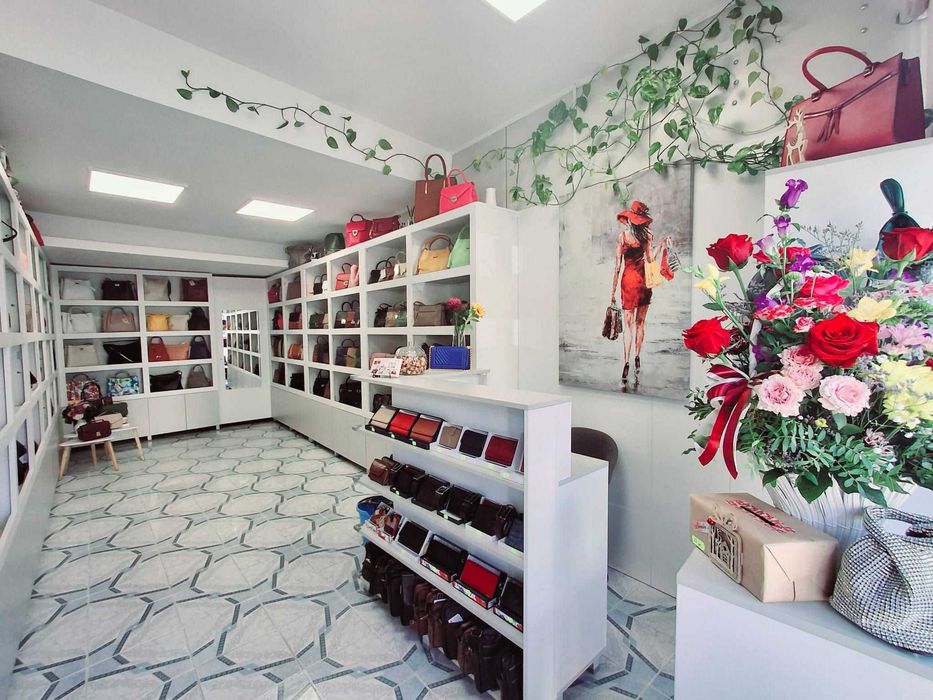 Vând mobilier comercial pentru magazin – confecționat în sept. 2023