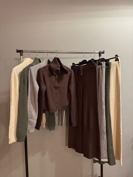 Уникален плетен сет панталон жилетка