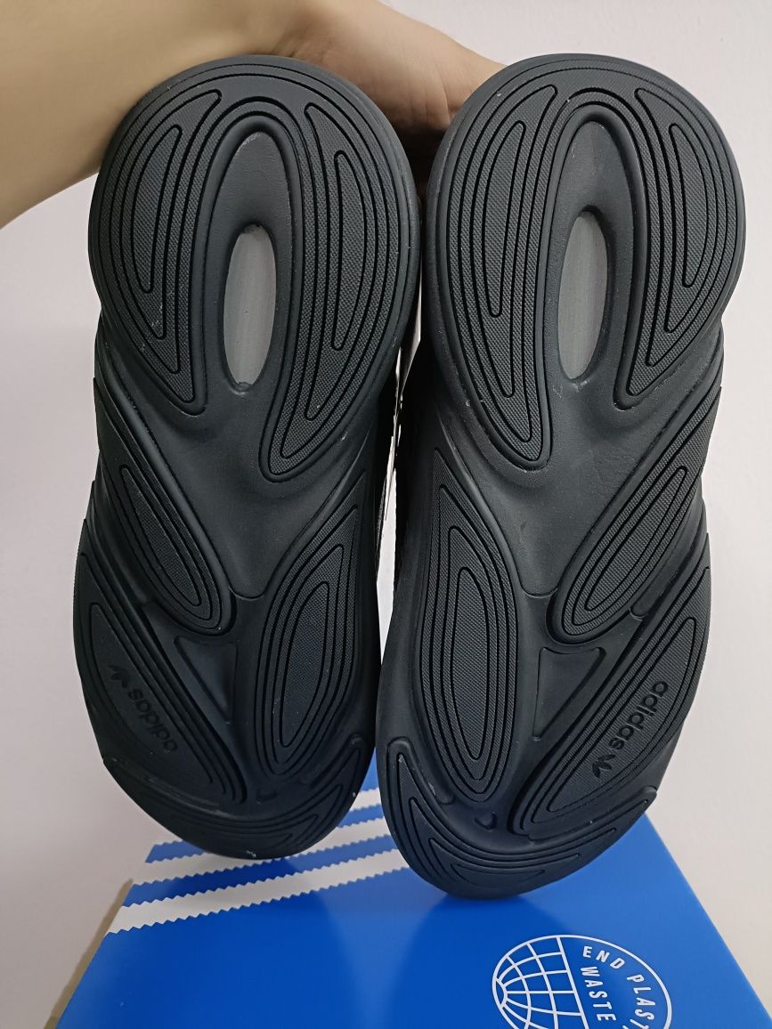Adidas Ozelia номер 44 2/3