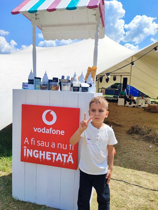 Toneta de limonada clătite hott dog vata de zahar