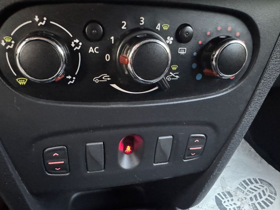 Dacia Logan mcv 1.2 benzina 2014 € 5 clima