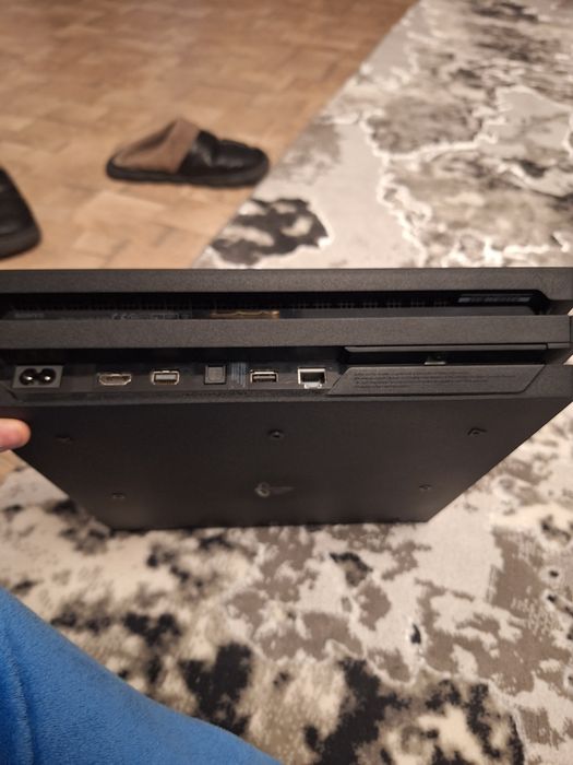 Vând PlasyStation 4 PRO 1TB