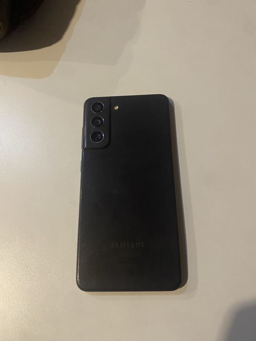 Samsung s21 fe.