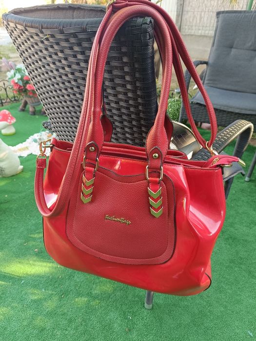 Големи дамски чанти лачени