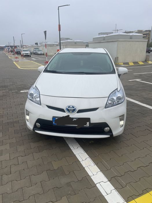 Vand doua Toyota  prius 2012 cu Gpl si alta 2010 fara gpl