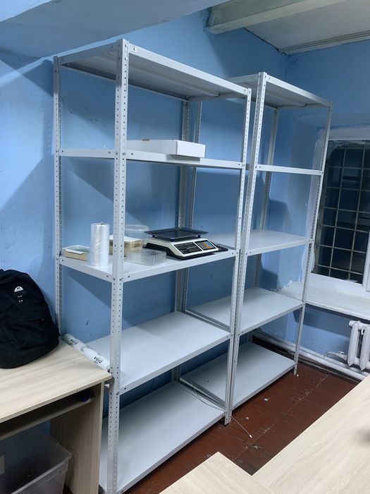 Продам стелажи столы