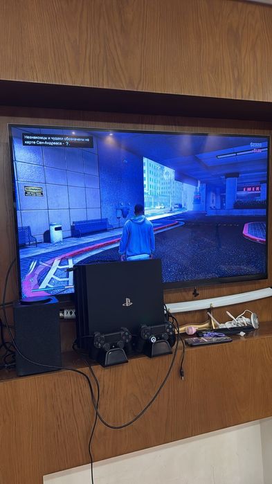 Продаю пс4 про 2 джостика