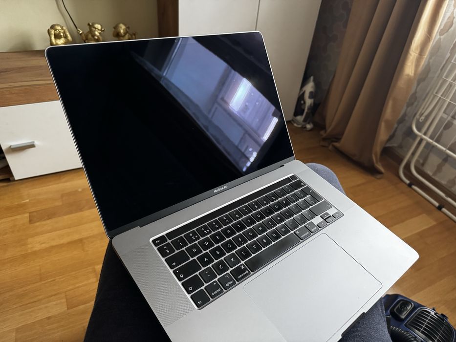 Macbook Pro 16 inch | 1Tb SSD | i9 | 16Gb RAM |