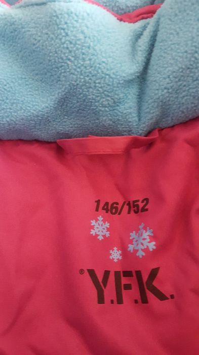 Много запазено яке за момиче 146/152