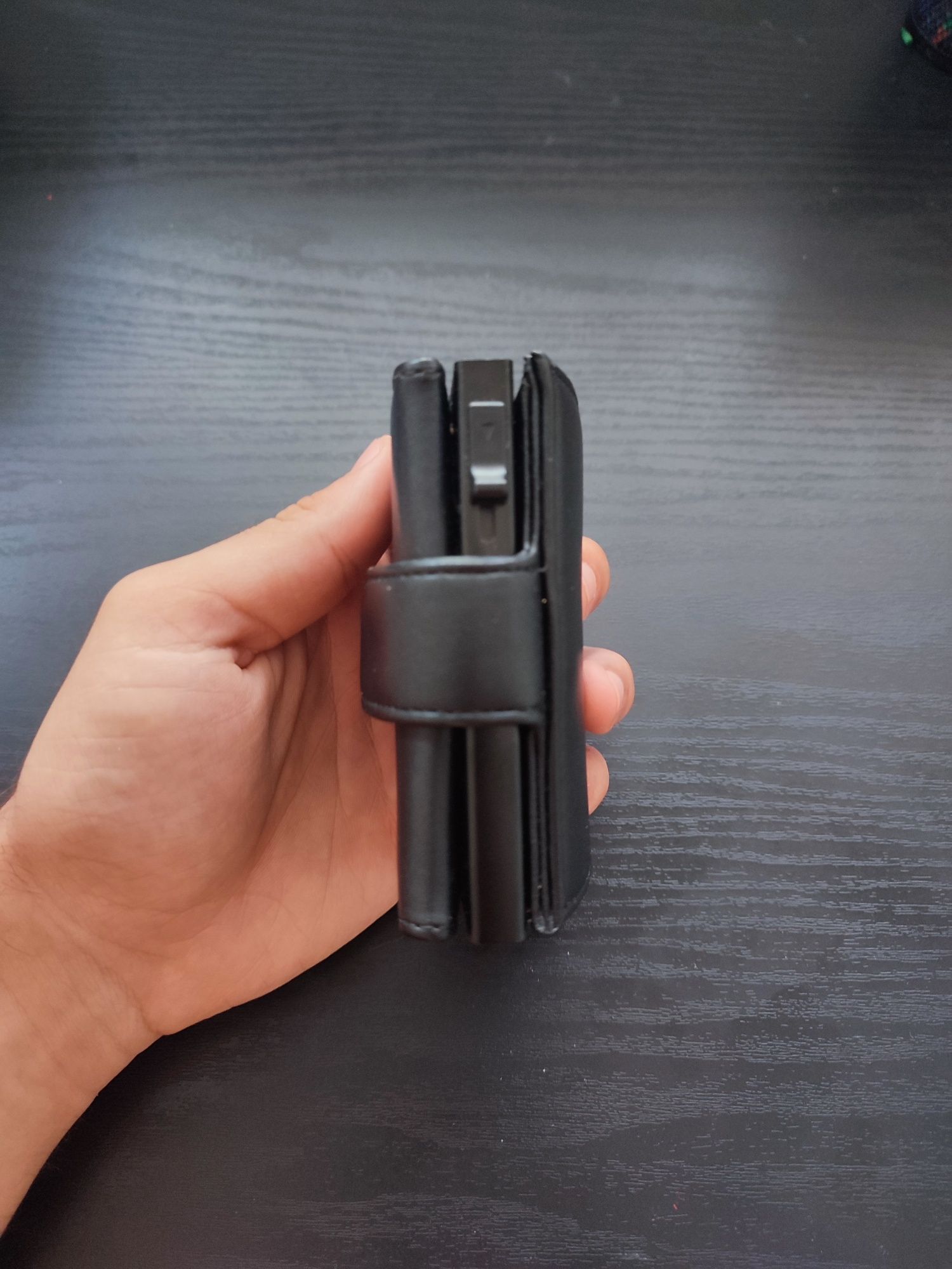 Portofel cu card holder inclus