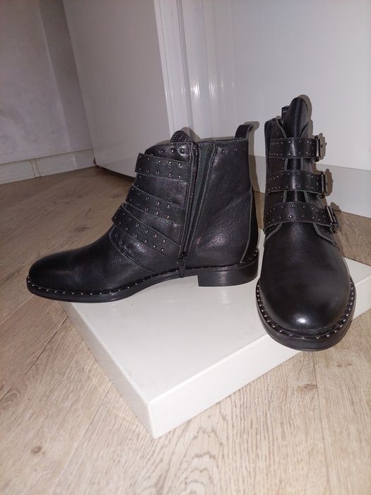 Женская обувь из Италии, выполнена из натуральной кожи