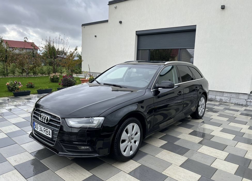 AUDI / A4 / 2012 / B8 / Automat / Facelift / Panoramic