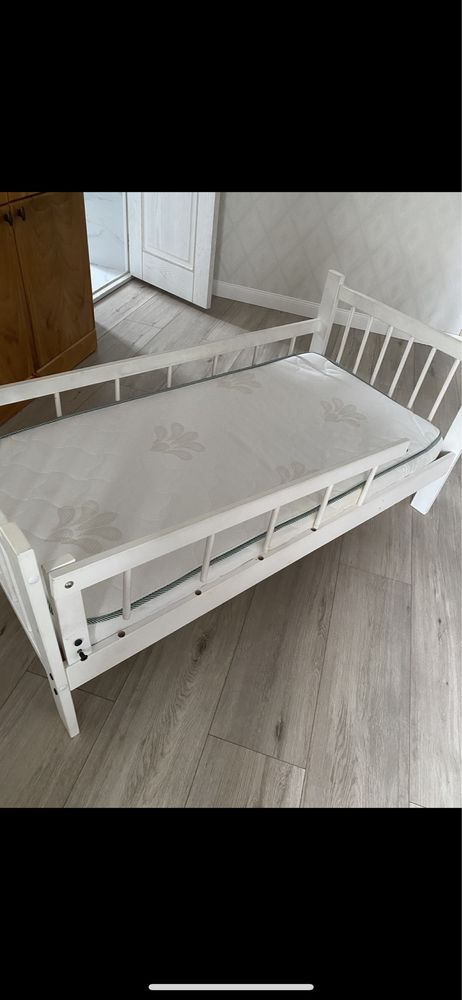 Детская кровать кроватка с матрасом