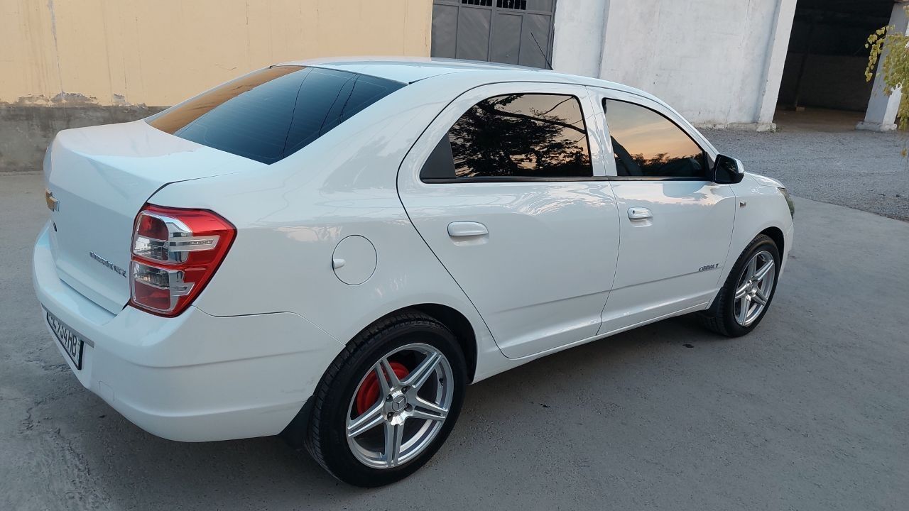 Kobilt sotiladi yili 2014 1-pazitsa rangi oq 7100$