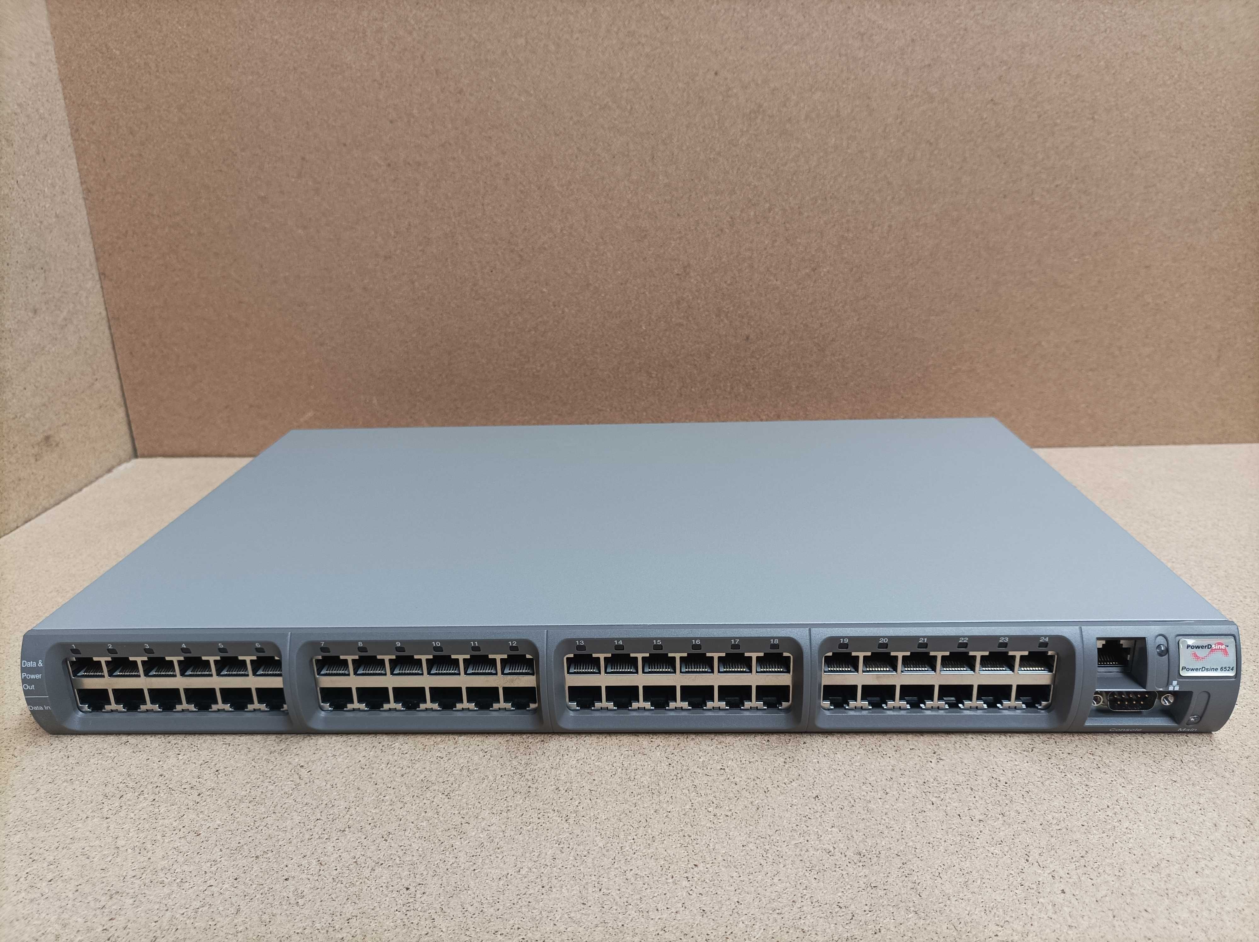 switch cu management Microsemi 6524 - 24 porturi