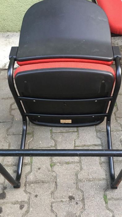 Scaune cu cadru metalic