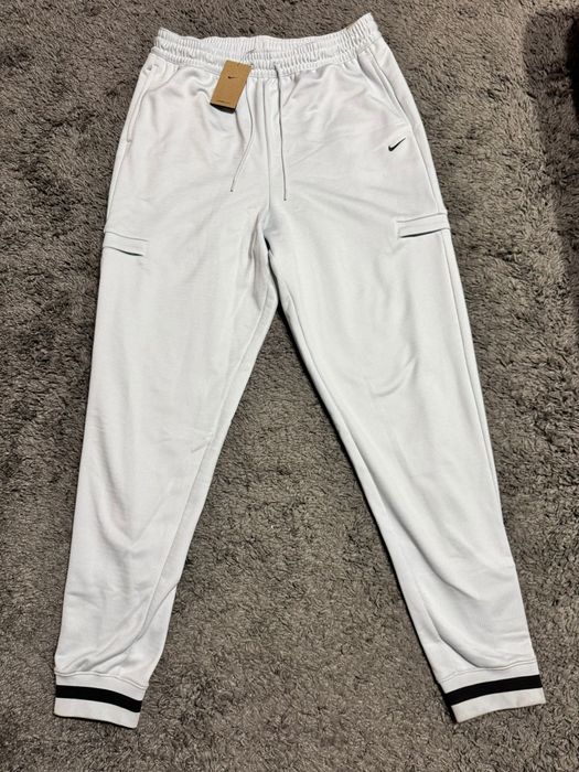 Nou cu eticheta:Pantaloni Nike ThermaFit marimea XL