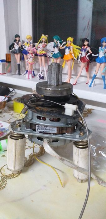 Продам двигатель на центрифугу полуавтомат