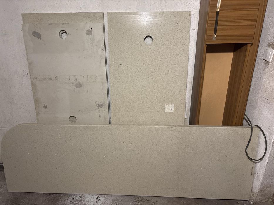 Плот с гръб от гранит