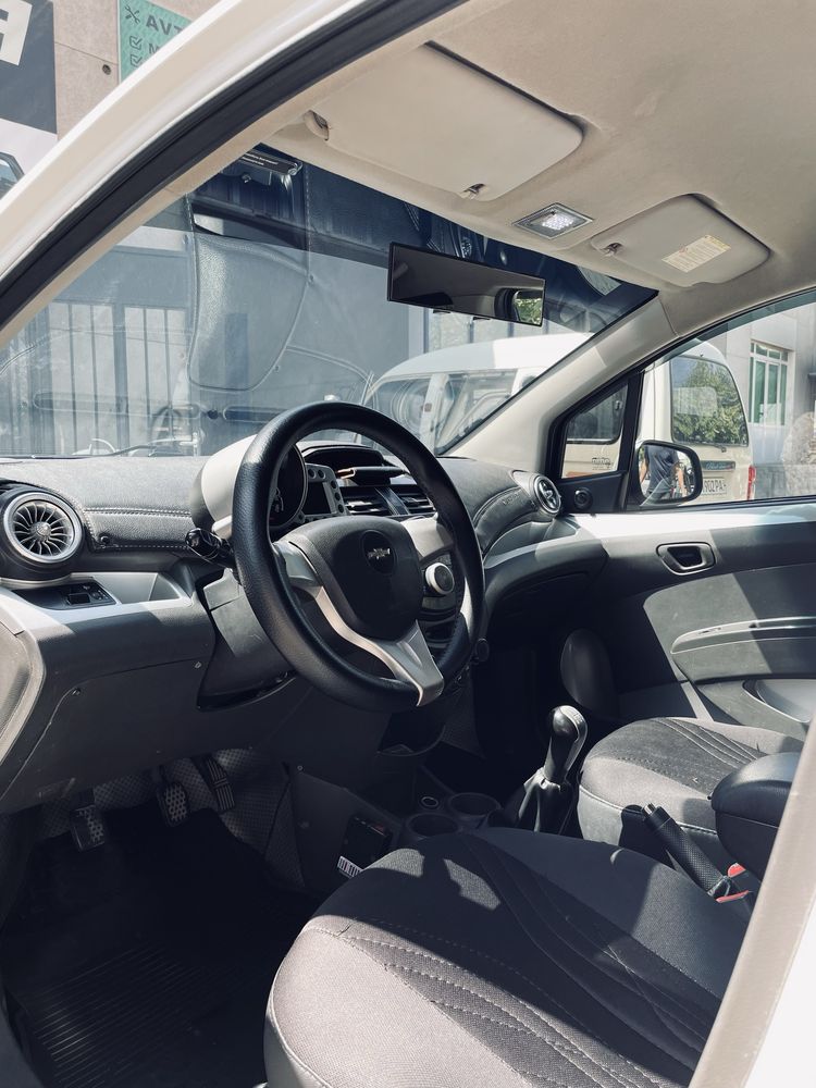 Chevrolet Spark.  2012