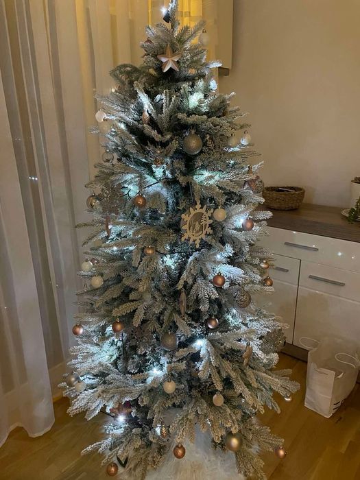 Изкуствена коледна елха